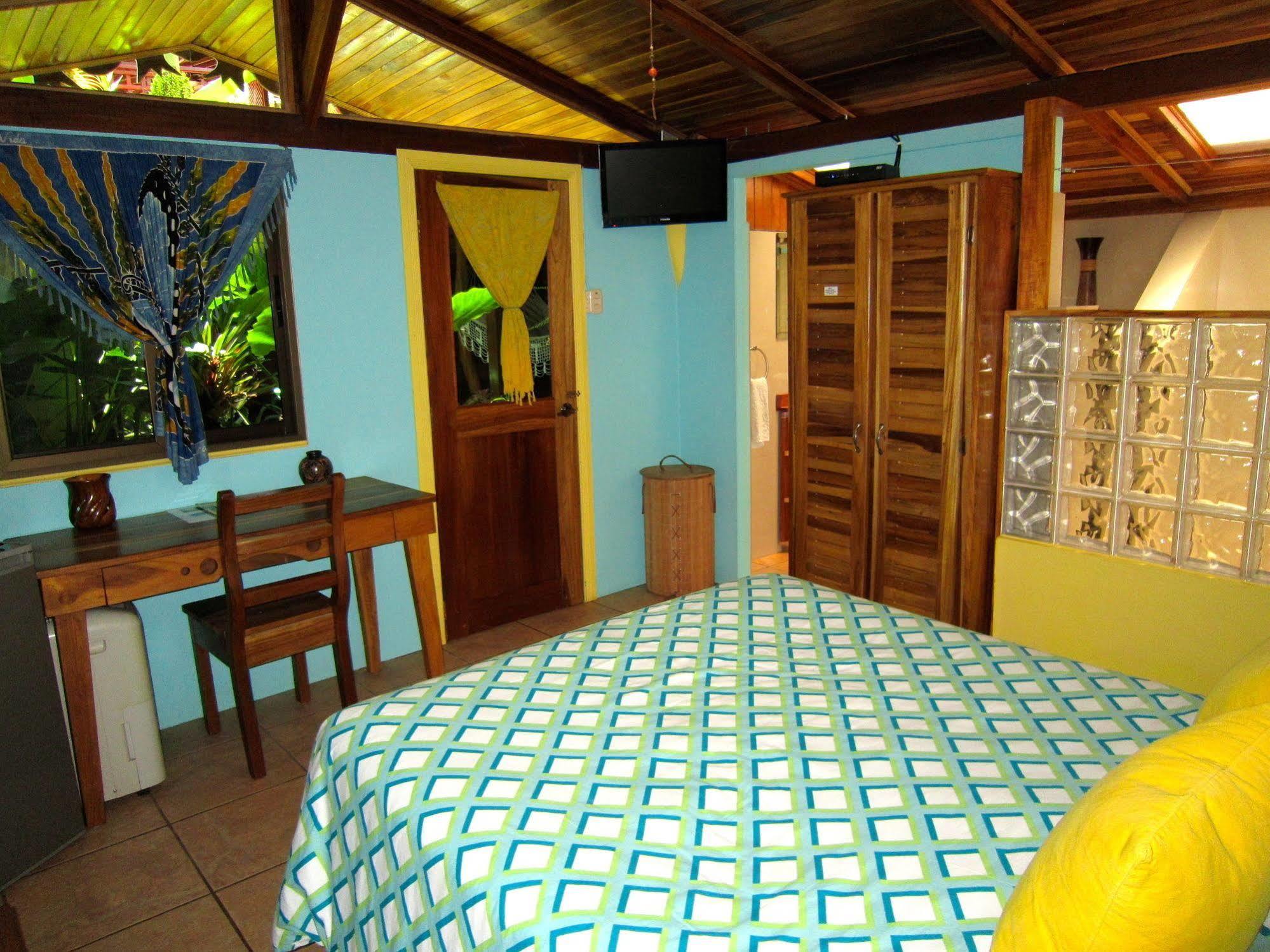 Physis Caribbean Bed & Breakfast Puerto Viejo de Talamanca Exteriör bild