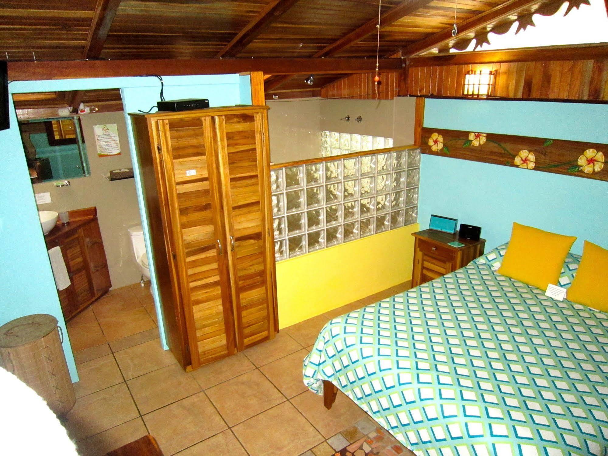 Physis Caribbean Bed & Breakfast Puerto Viejo de Talamanca Exteriör bild