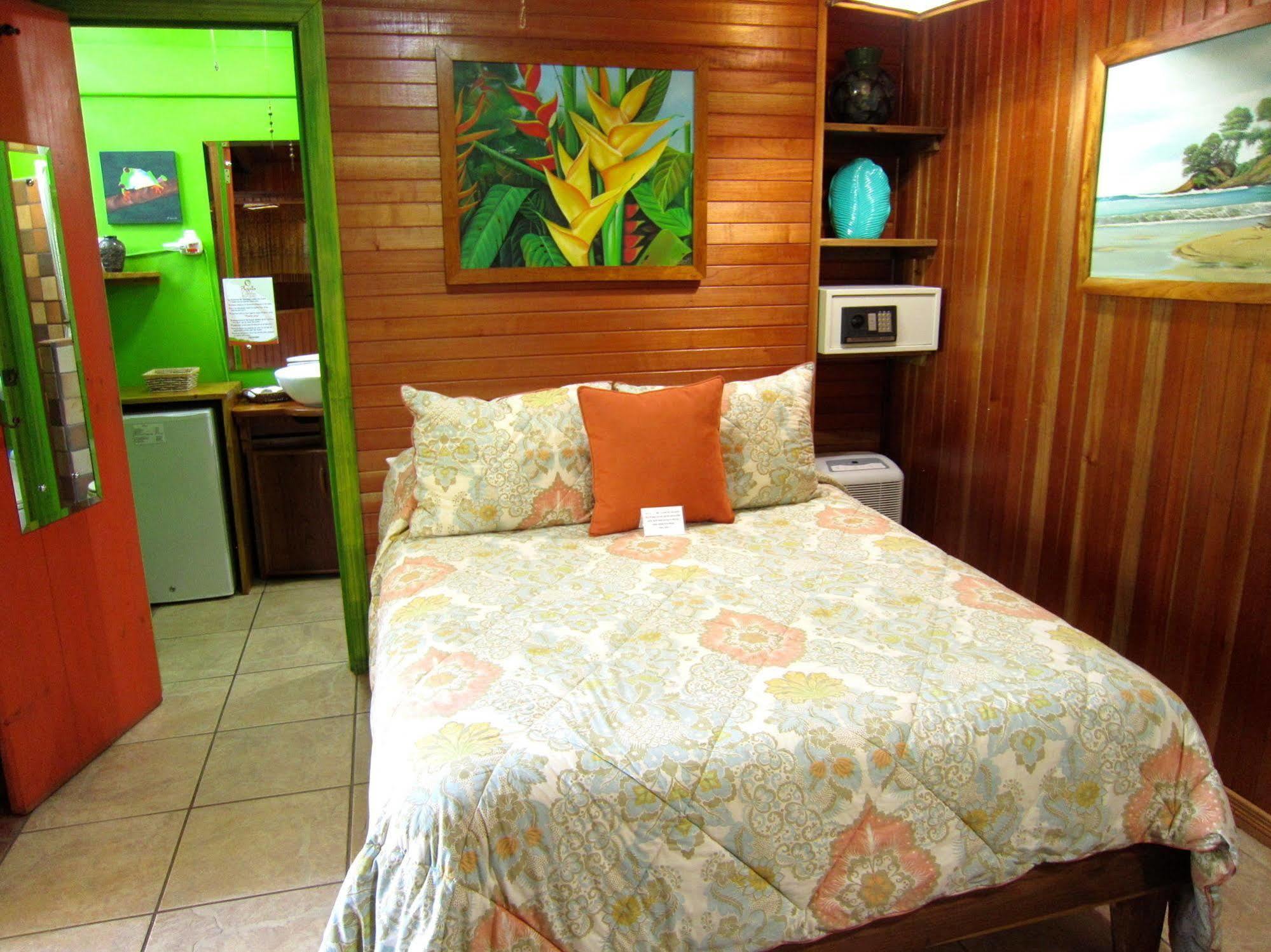 Physis Caribbean Bed & Breakfast Puerto Viejo de Talamanca Exteriör bild