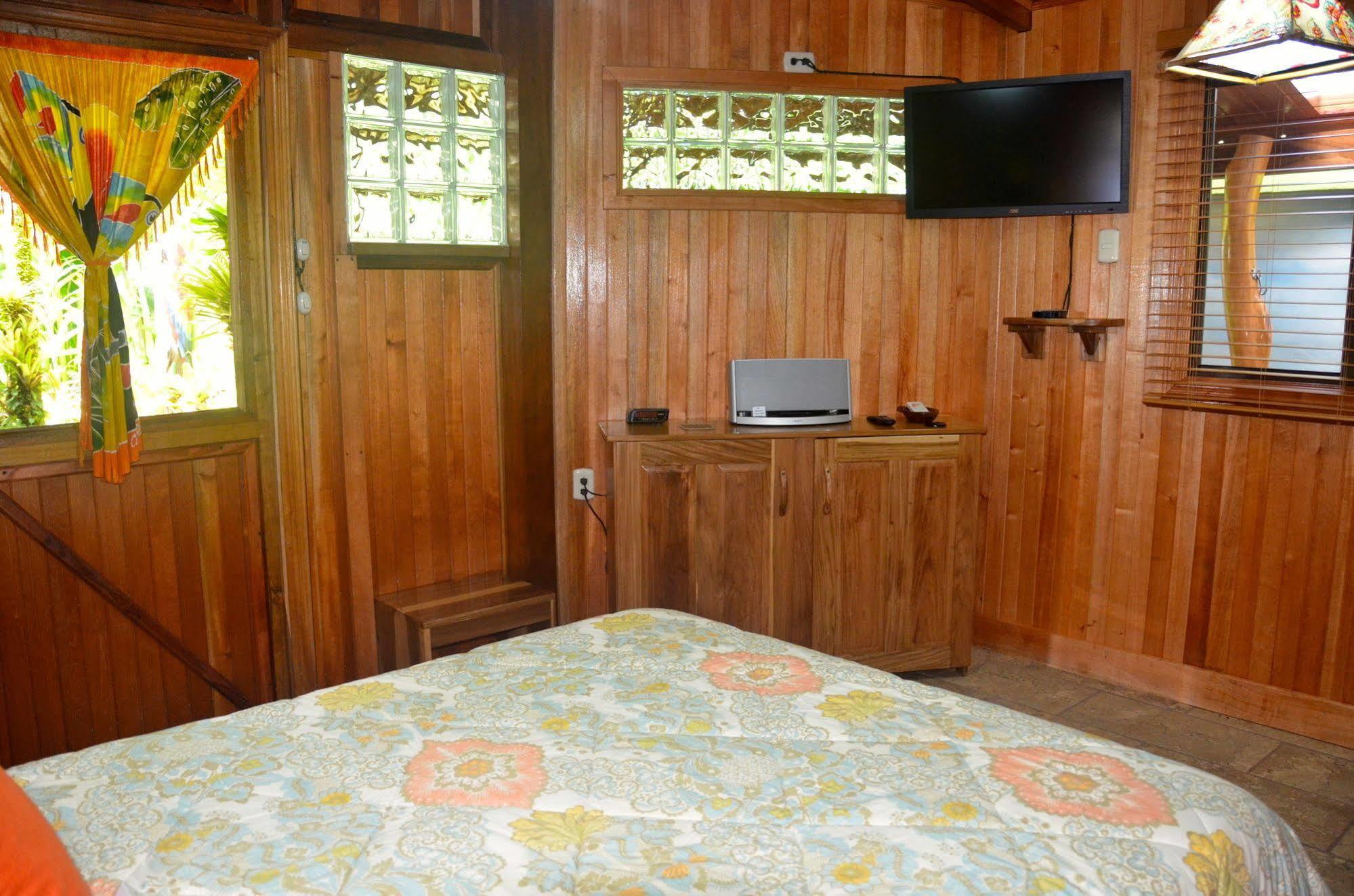 Physis Caribbean Bed & Breakfast Puerto Viejo de Talamanca Exteriör bild