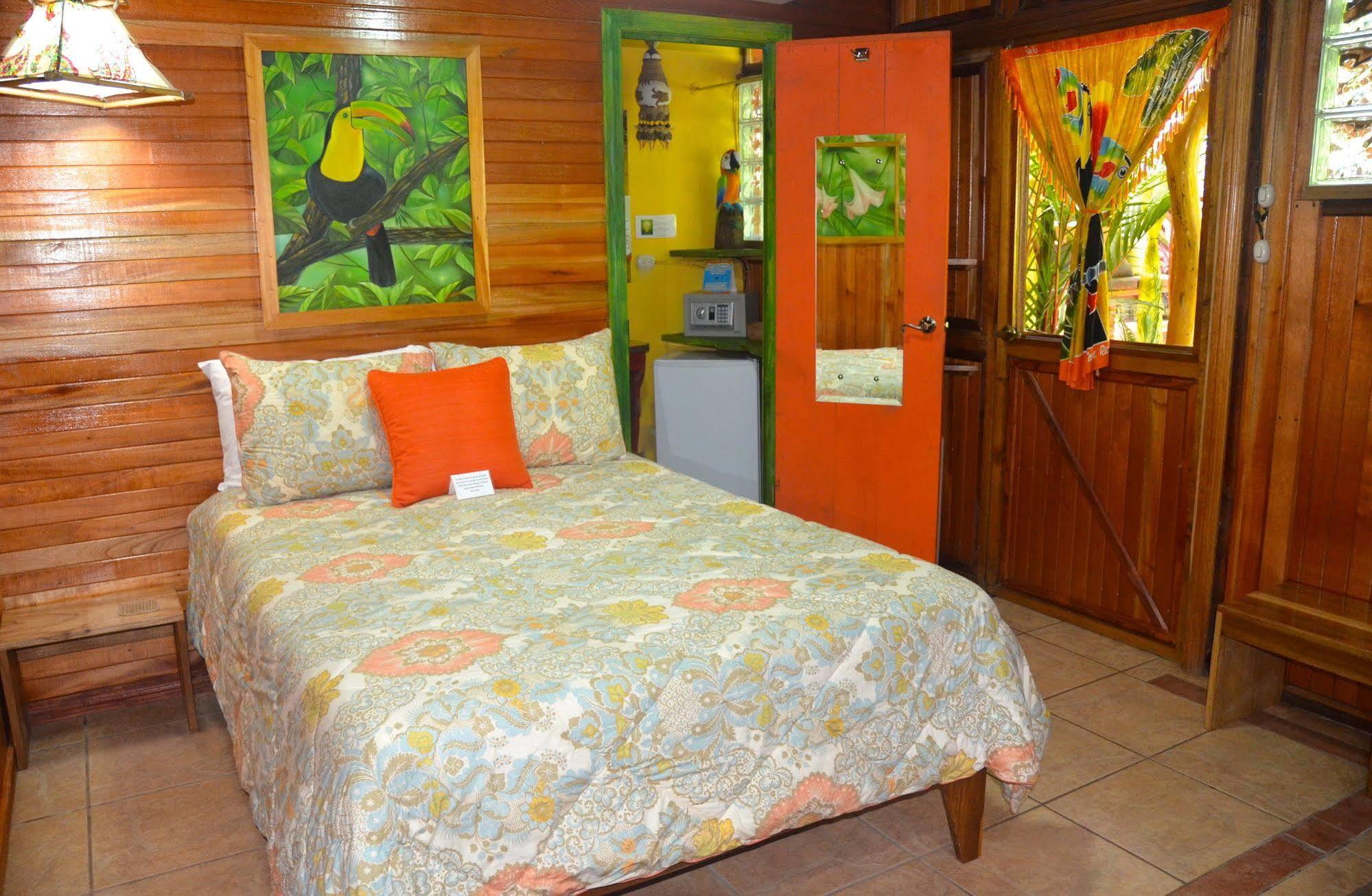 Physis Caribbean Bed & Breakfast Puerto Viejo de Talamanca Exteriör bild