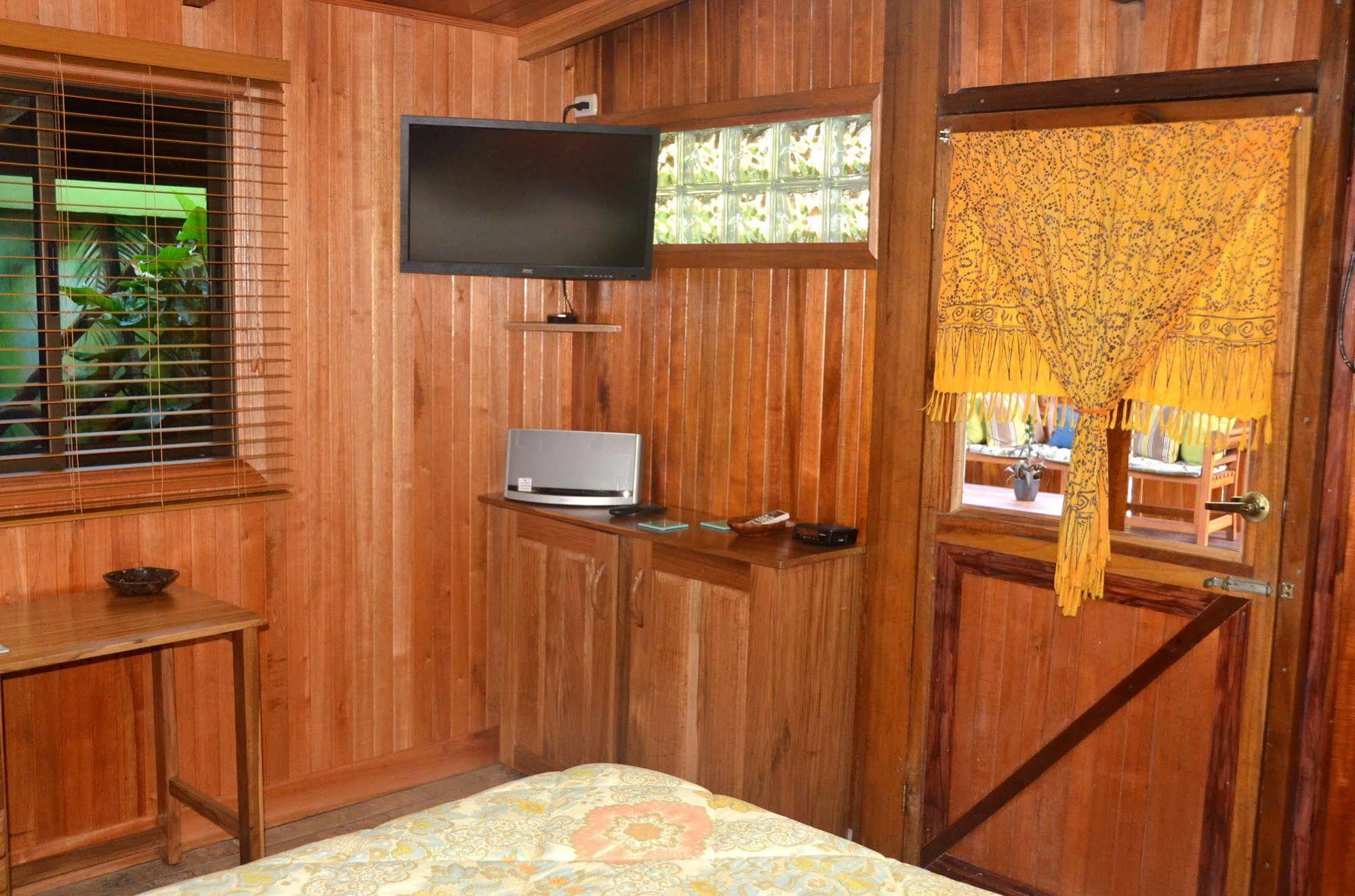 Physis Caribbean Bed & Breakfast Puerto Viejo de Talamanca Exteriör bild